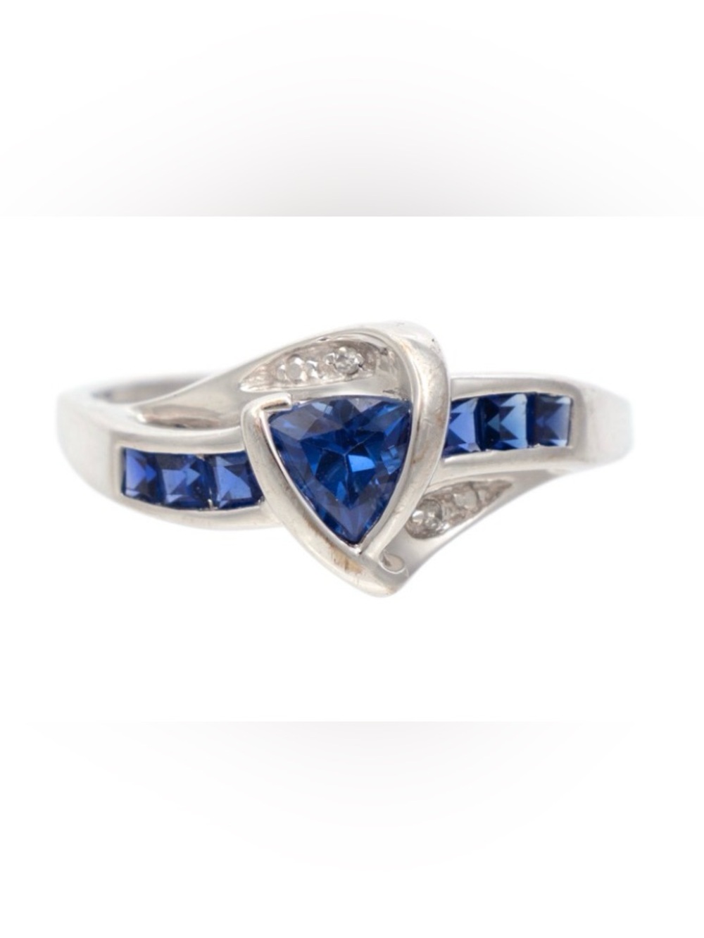 10k white gold ring with trillion cut blue sapphire stones Size 4